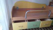Cama de criança e secretaria