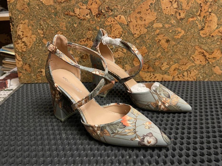 Тканевые босоножки