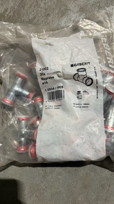 Stal zaciskana geberit trójnik 15 20sztuk