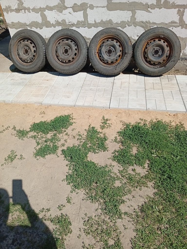 Резина зимняя DUNLOP на дисках .