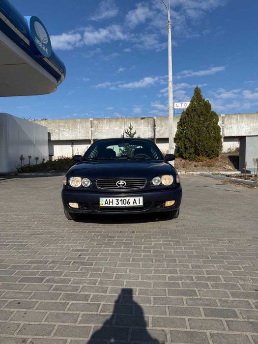 Toyota Corolla liftback 2001 года в хорошем состоянии