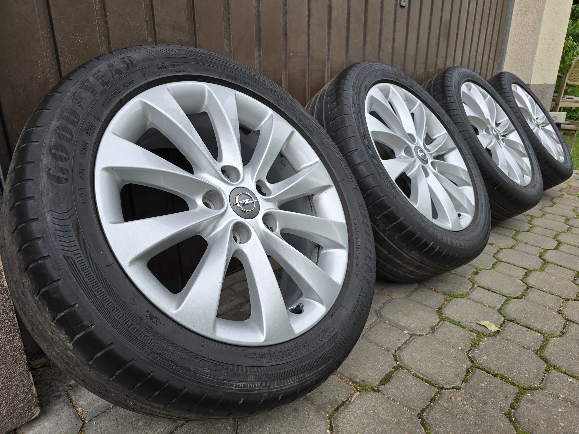 Felgi z oponami 225/50R17 Opel Astra J 5x115 4 Insignia B Zafira C