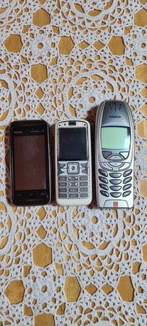 Conjunto de telemóveis antigos