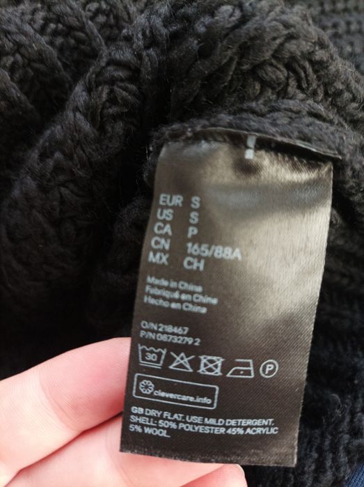 Czarny gruby włóczkowy swetr golf ciepły H&M rozmiar S.