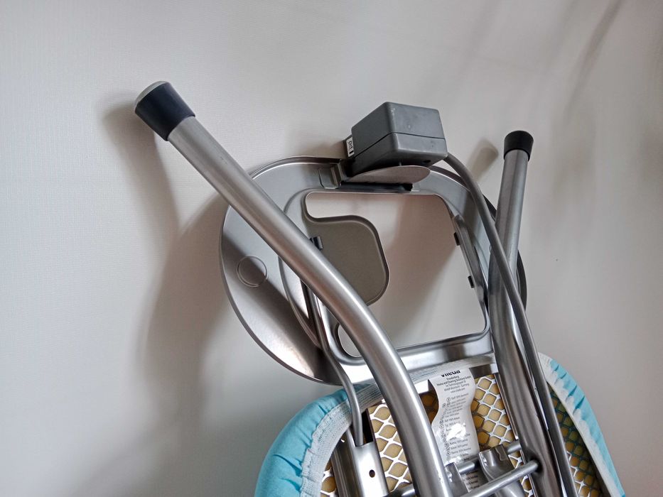 Vileda Deska do Prasowania z Podstawką na Żelazko i Gniazdkiem