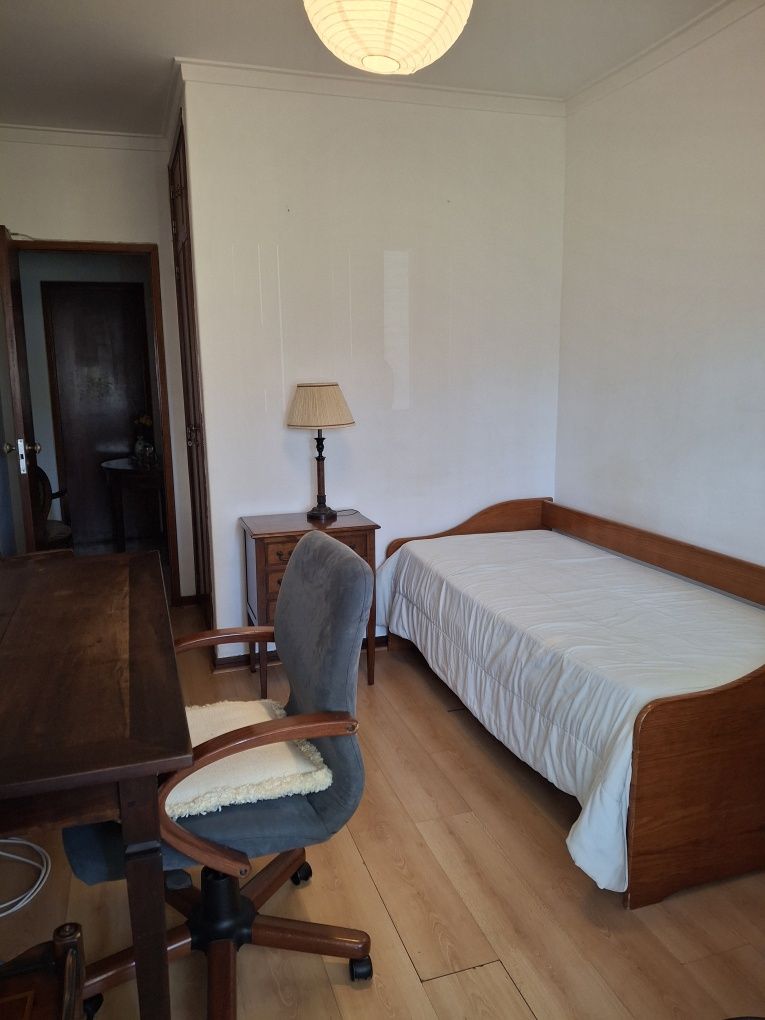 Quarto para arrendar -