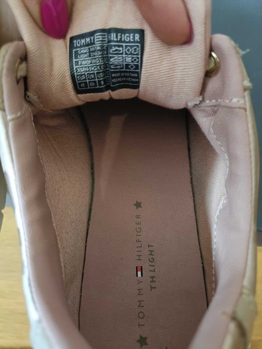 Sneakersy damskie firmy Tommy Hilfiger rozmiar 40 stan bardzo dobry
