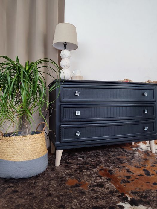 Cómoda de madeira maciça