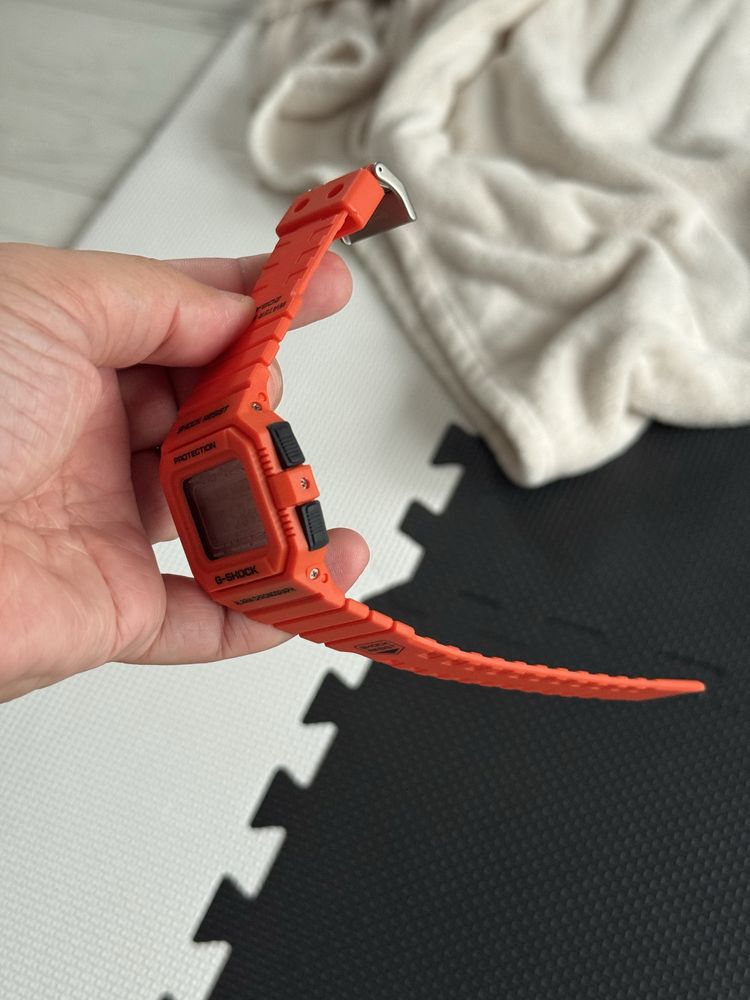 Zegarek Casio G-Shock GW-M5510 pomarańczowy