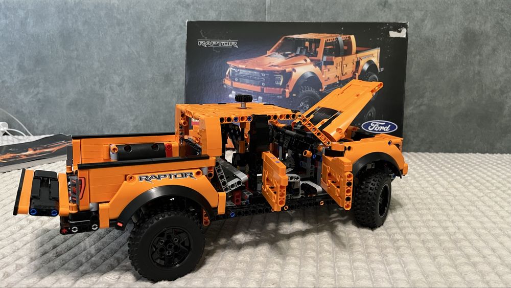 Лего TECHNIC Ford Raptor
