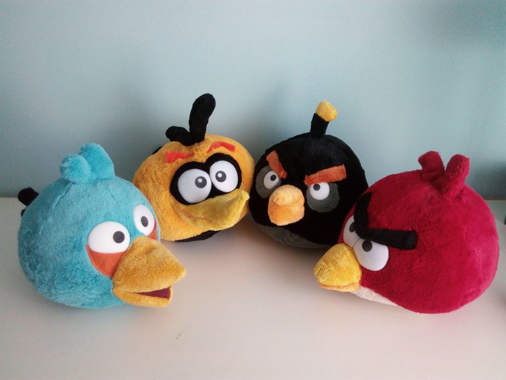 Coleção de peluches dos Angry Birds