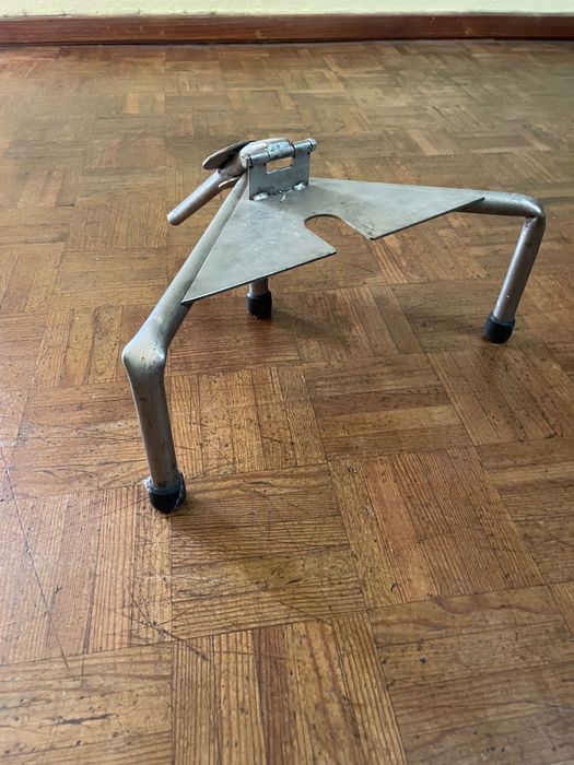 Tripé em Inox para engarrafar pack de vinho