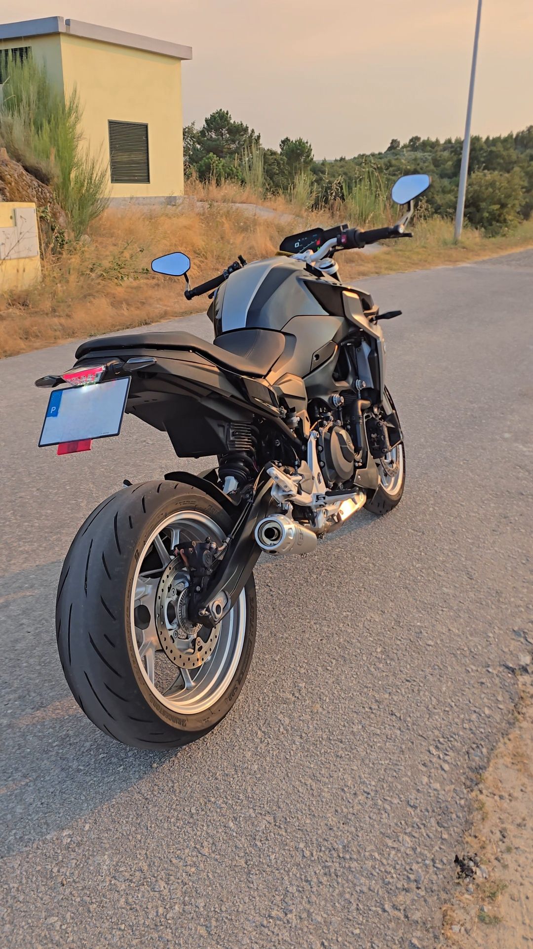BMW F900R Sport
o
o
