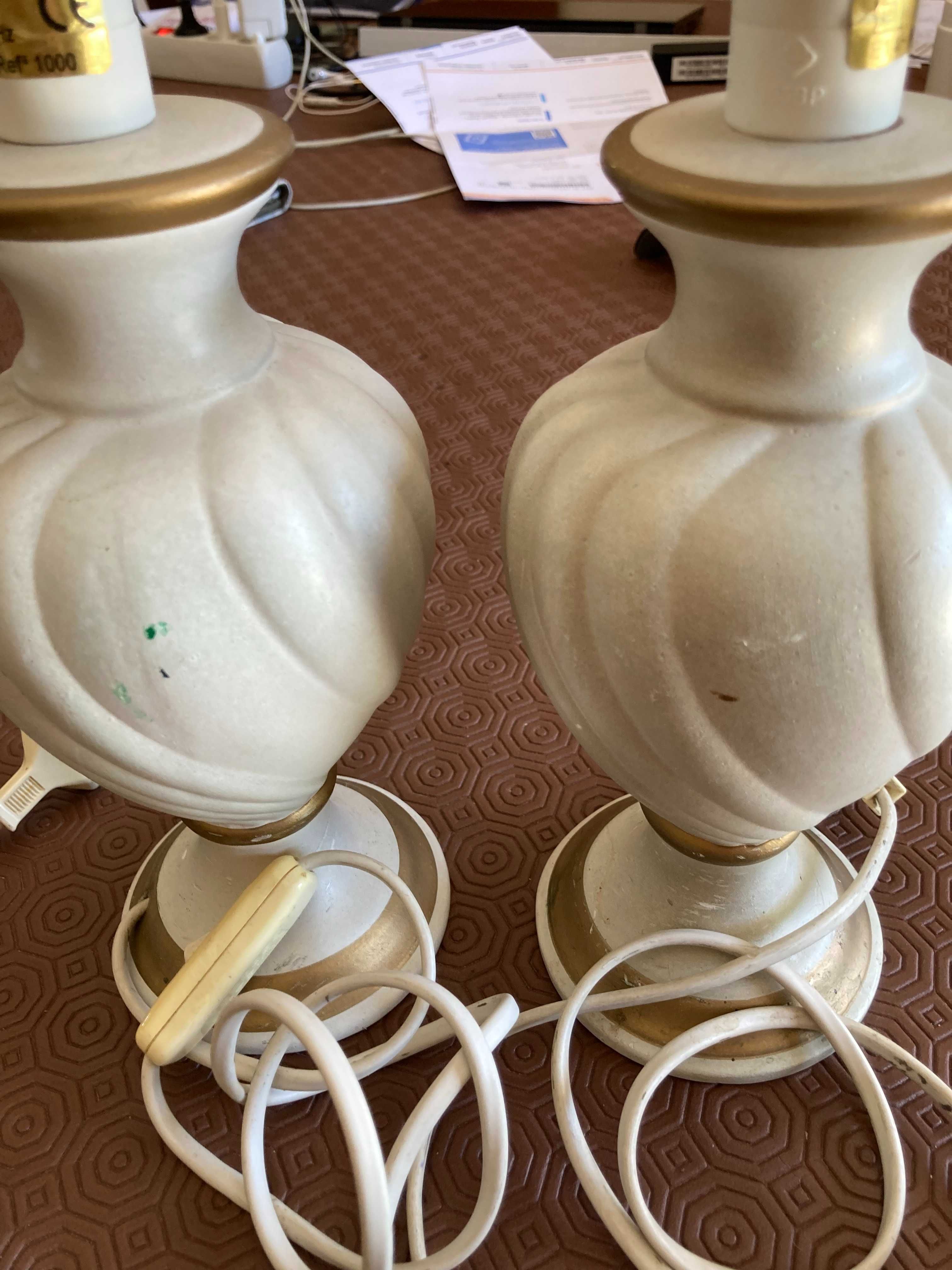 Par de candeeiros de mesa