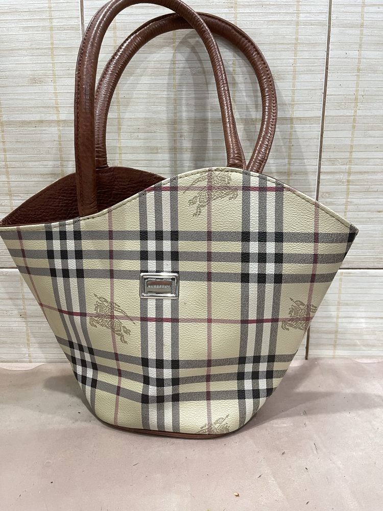 Сумка  люксового бренду Burberry
