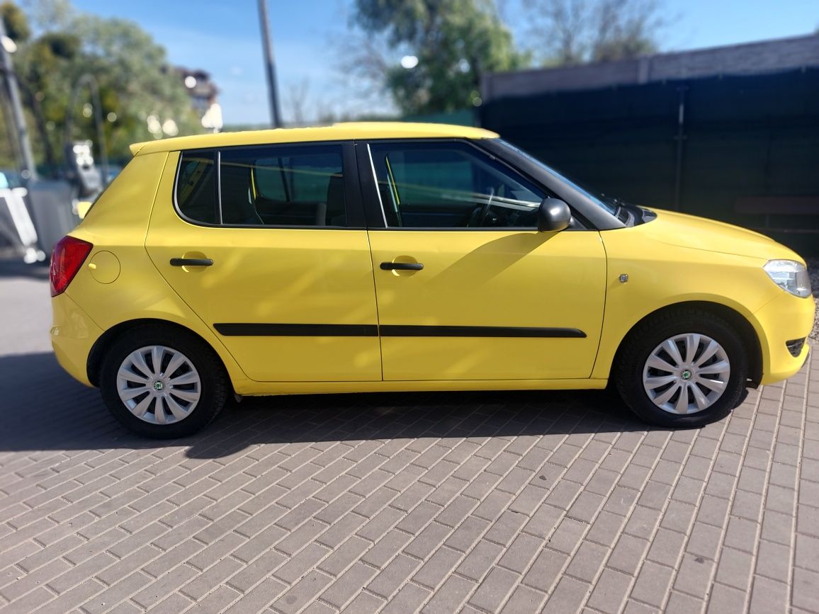 Ładna SKODA FABIA * Unikatowy KANAREK * Benzyna * 2010 rok *