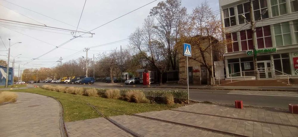 жк Аквамарин .Фасад  площадь  помещения 52 м2. потолки 4 метра. 15 квт