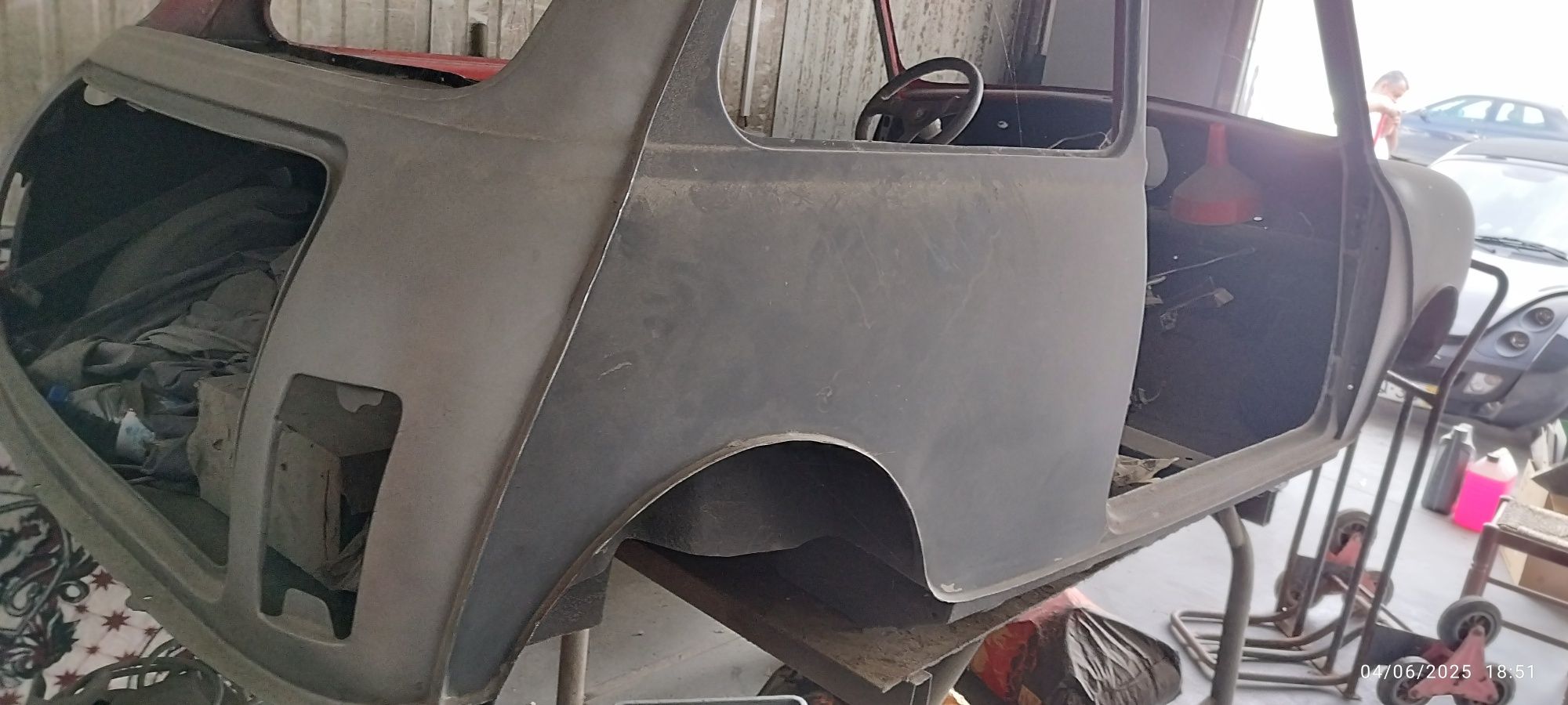 Mini de 1975 em fase de restauro
