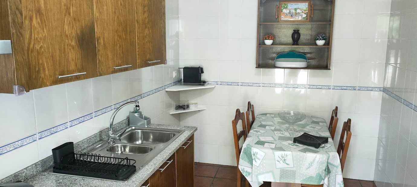 Excelente quarto Independente + serventia de cozinha em Ponte de Lima