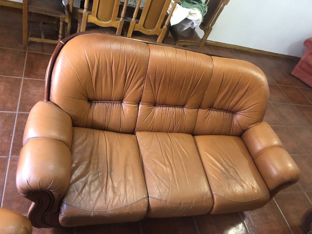 Conjunto Sofá Vintage com Cama + 2 Poltronas 

Está procurando um c