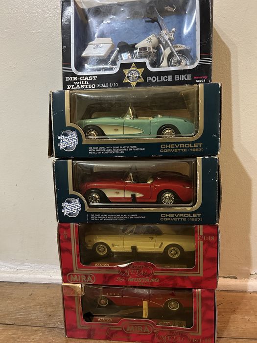 Die-Cast - Carros e Mota de Coleção, escala 1/18 e 1/10