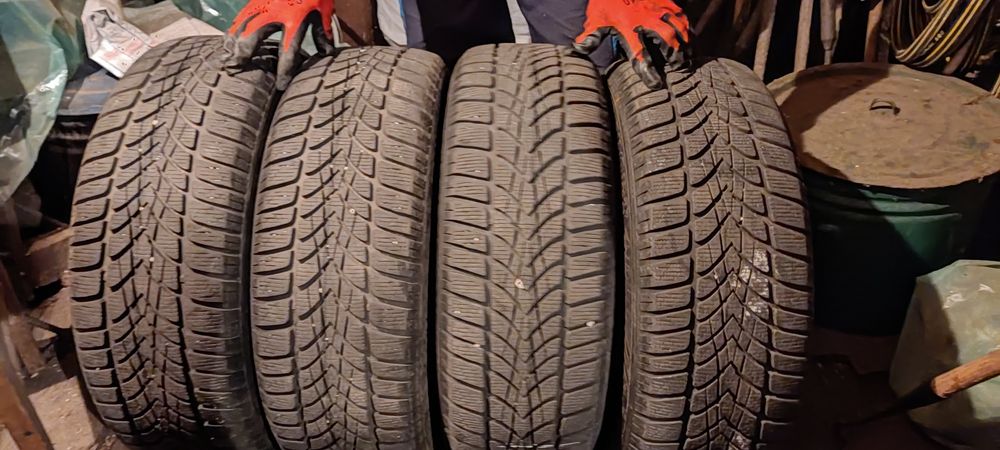 Шины резина зимние 195/55/16 Dunlop