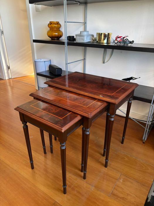 Mesas de encaixe em madeira nobre