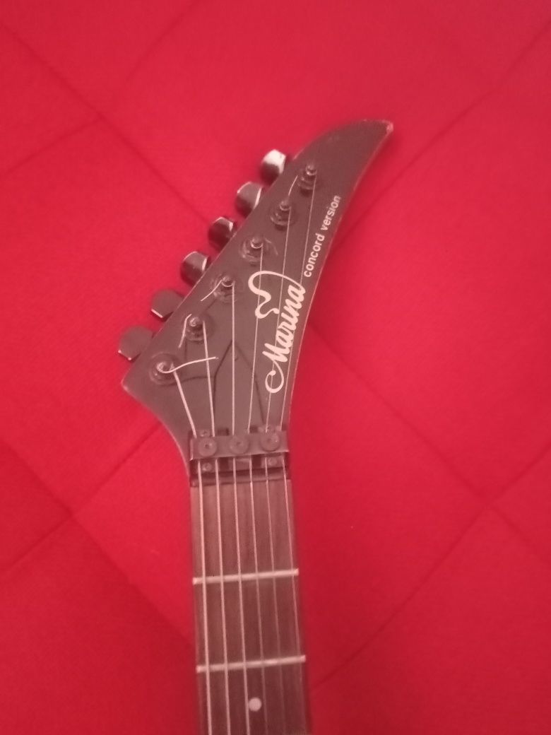 Guitarras Marina e EKO