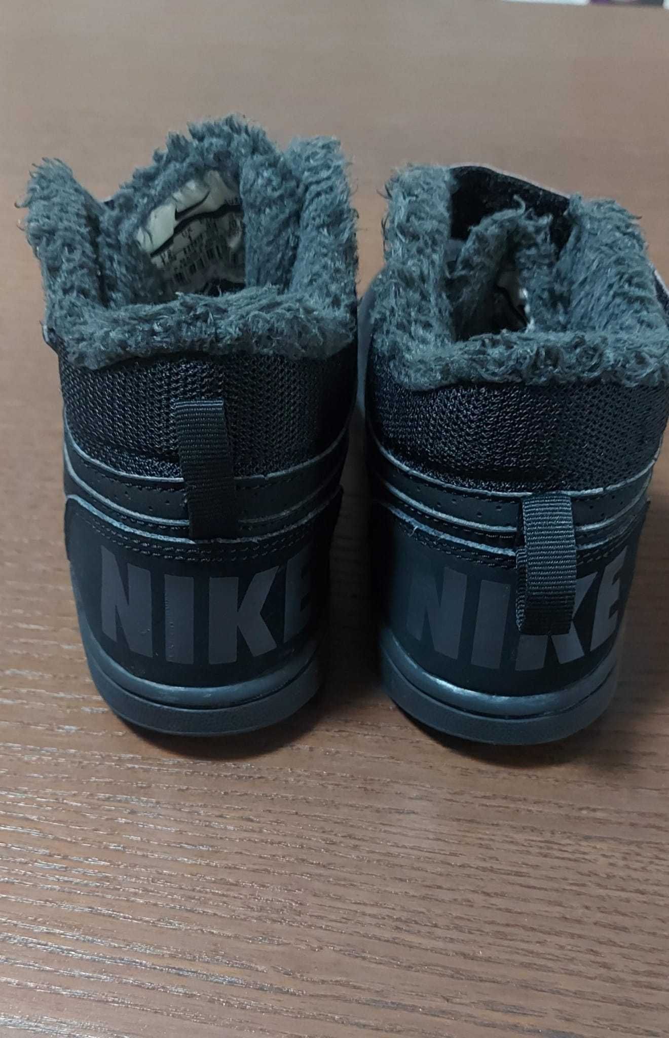 Sapatilha Infantil NIKE Midi forrada tam 33 - como Nova