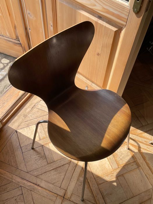 Стілець Series 7 від Арне Якобсена