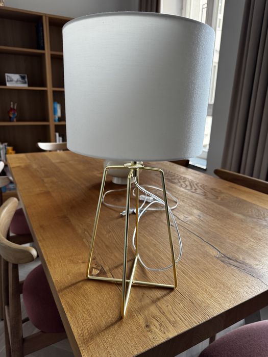 Lampka w kolorze złotym