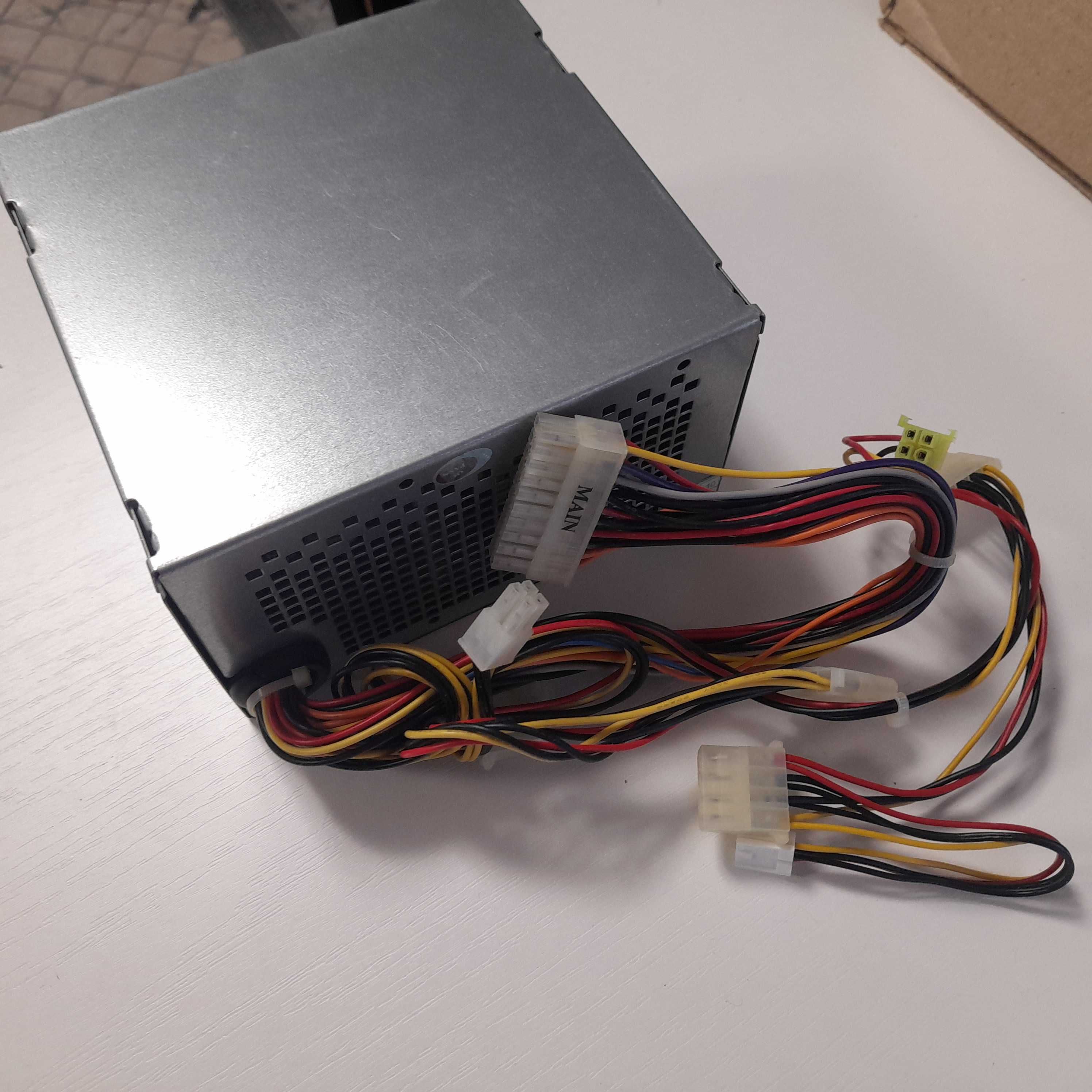 Блок питания  LC-B300 ATX новий