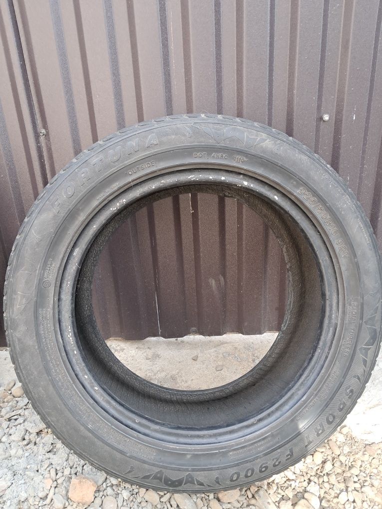 Продам шини б/у 225/50R16