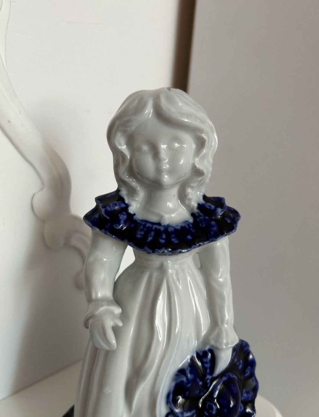 Figurka porcelanowa, dziewczynka Dikolenko
