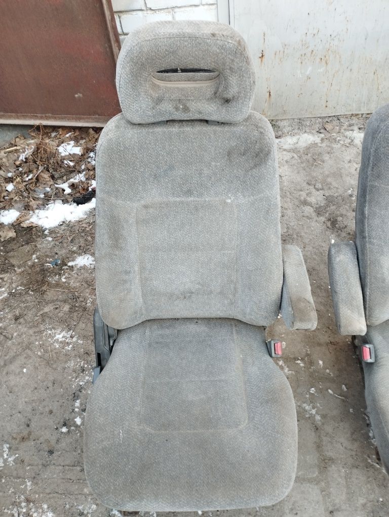 Передние сиденья Mitsubishi Pajero 2