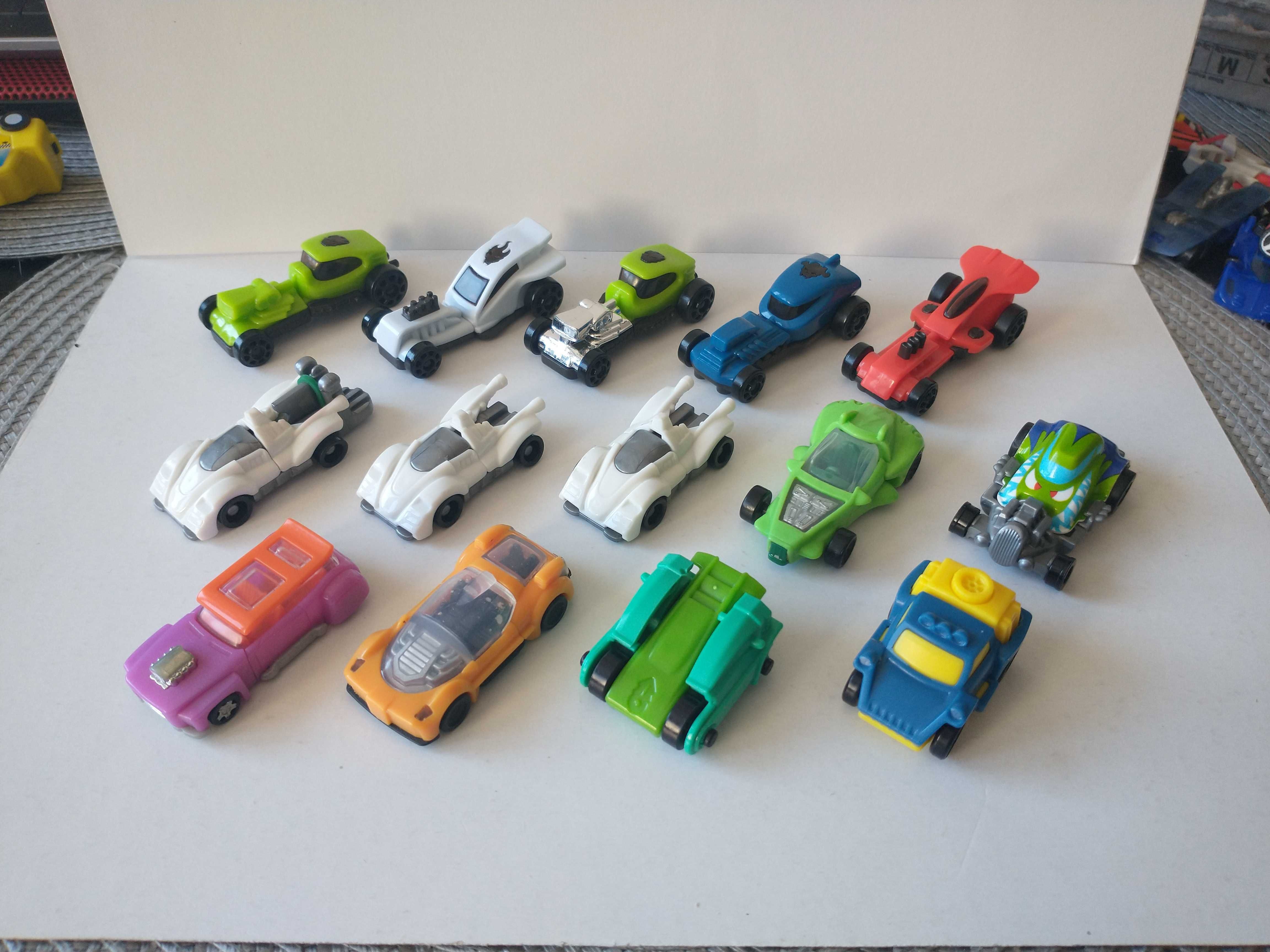 Figurki Kinder auta (zestaw 3)