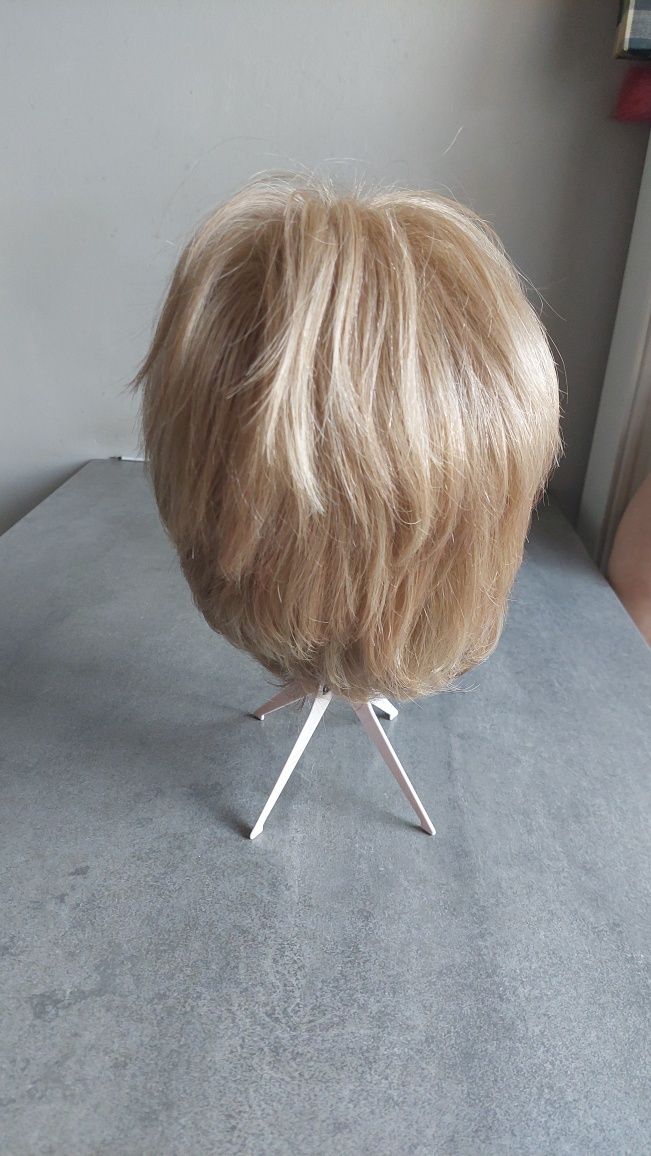 Peruka blond firma Rokoko