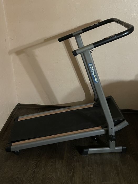 Бігова доріжка механічна.