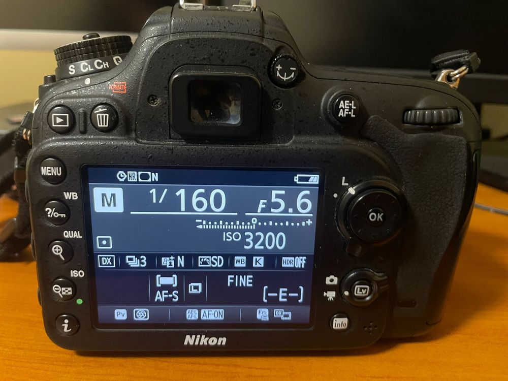Vendo Maq. Fotografica NIKON D7200