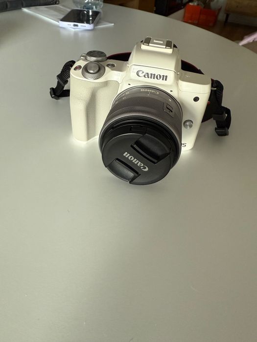 Canon EOS M50 mirrorless + mala