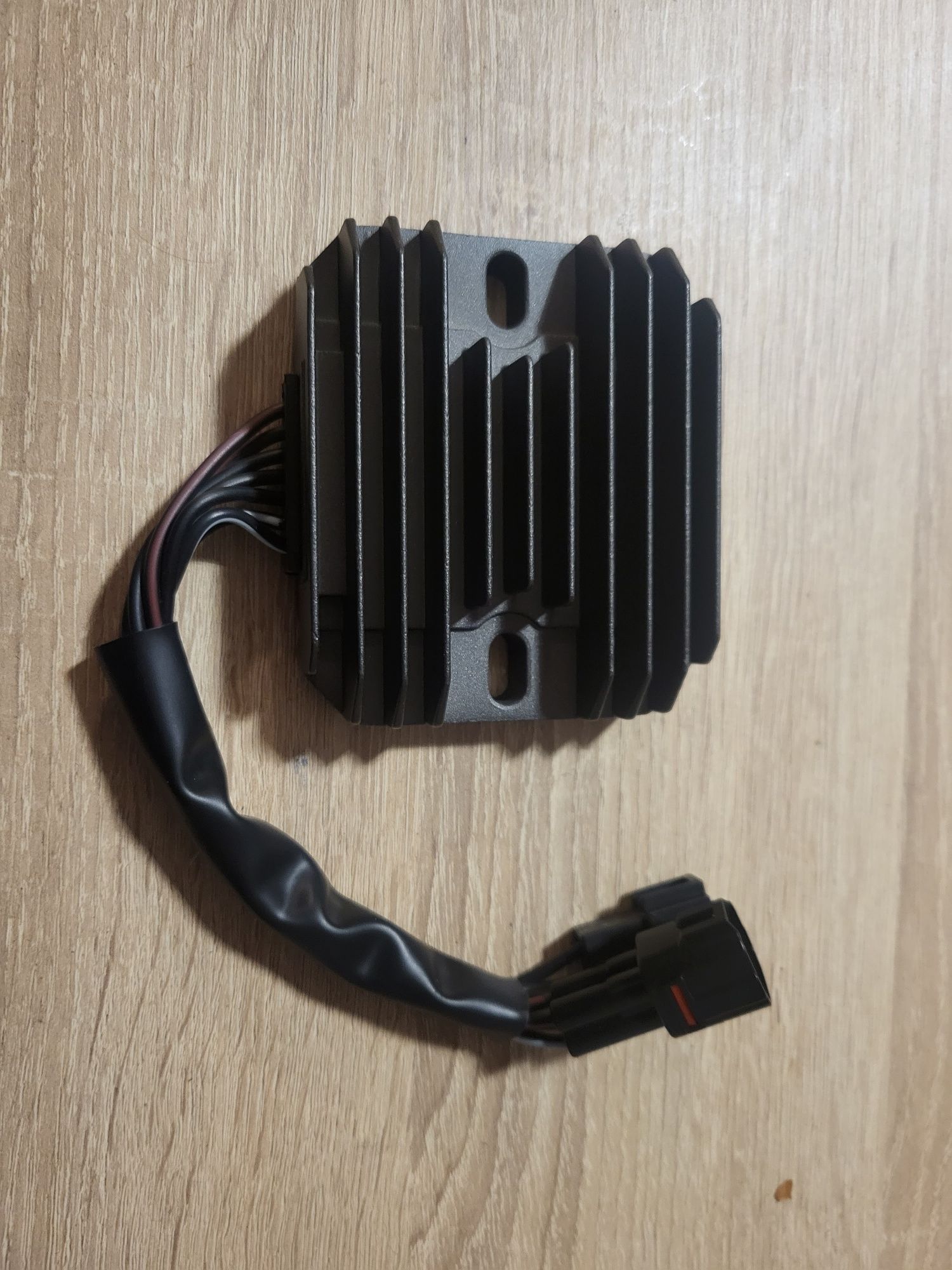 Regulator napiecia suzuki gsxr 650 l 750 i 1000 r gsx