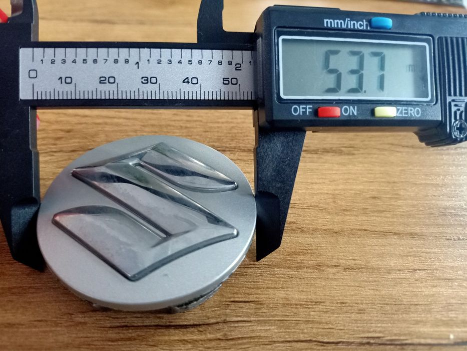 Oryginalne dekle dekielki Suzuki 43252.51K10