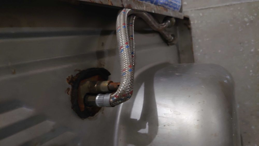 Продам мойка врезная с крылом на кухню под столешницу 80x60