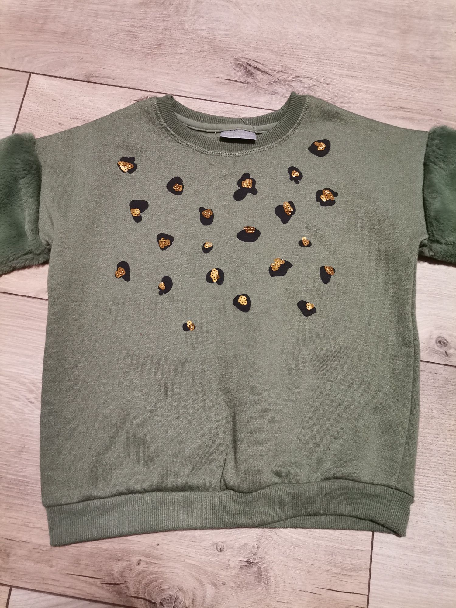 Bluza z misiem na rękawach