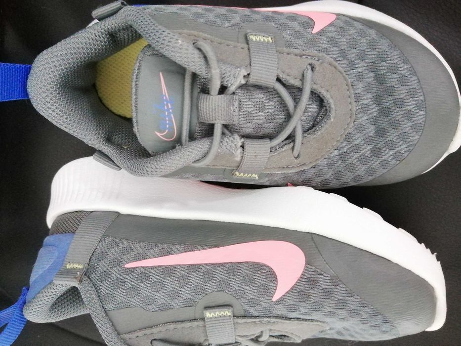 Tenis Cinza n. 26 Nike