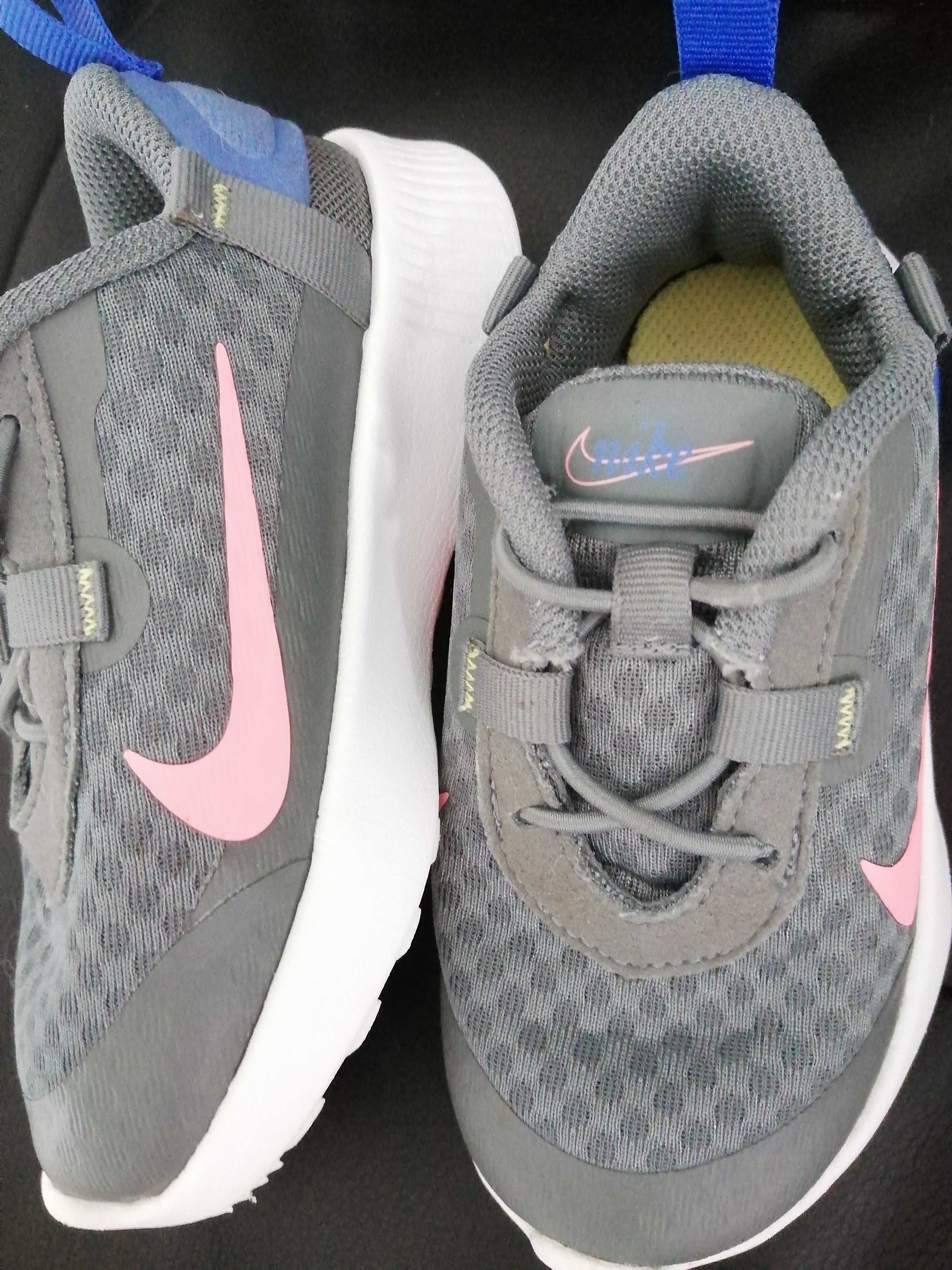 Tenis Cinza n. 26 Nike