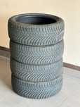 Komplet zimowych opon Bridgestone 215/45/18 Blizzak LM005