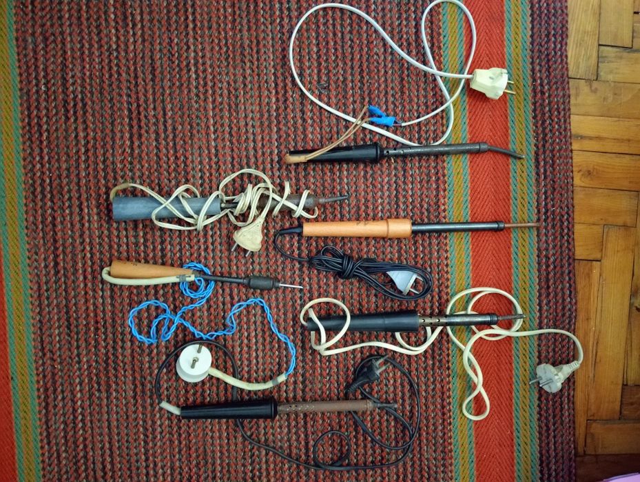 Рабочие, состоянии на фото.