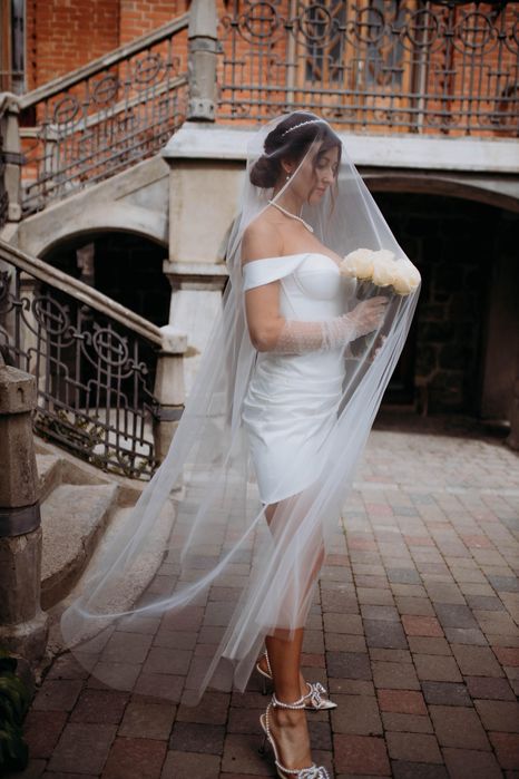 Шикарна весільна міні сукня з корсетом!