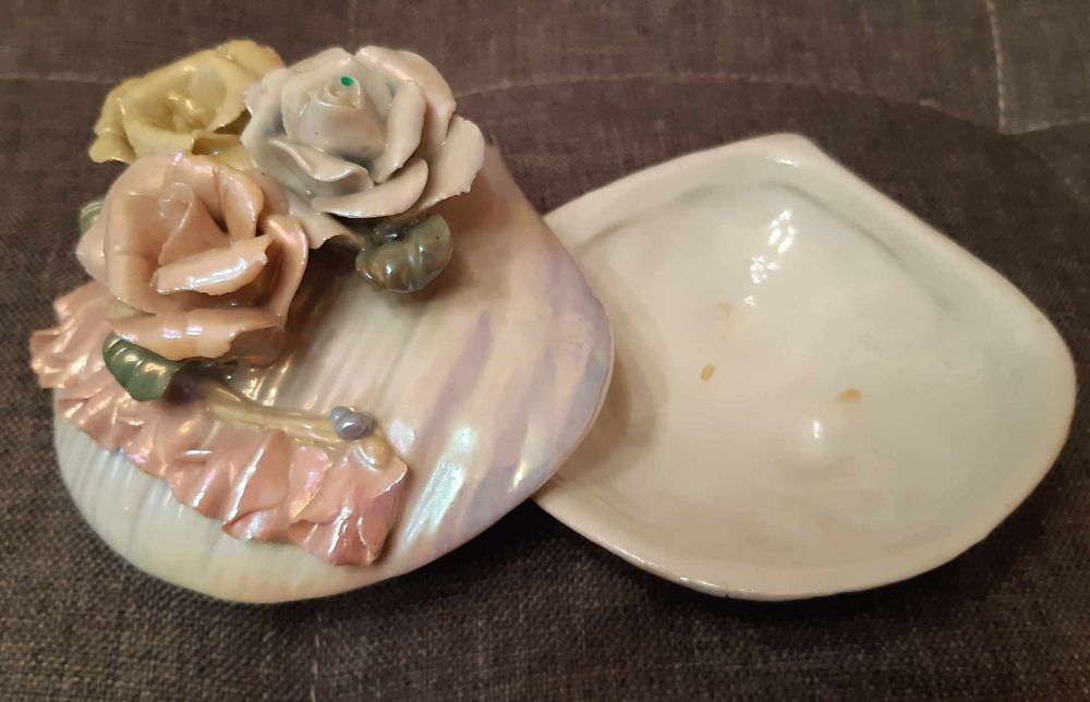 Puzderko pudełko porcelanowe? na biżuterię Róże